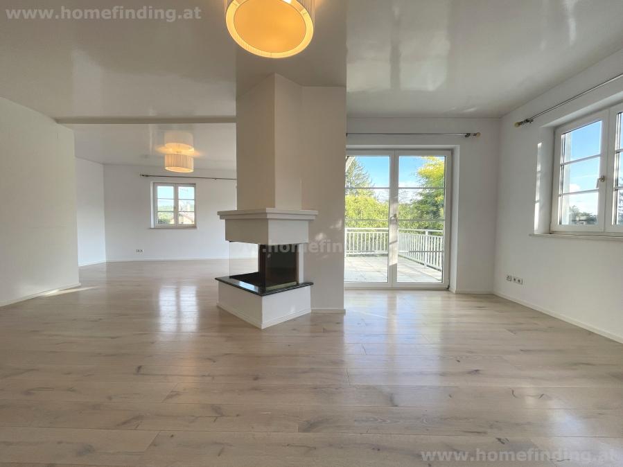 great house with pond I walking distance to AIS