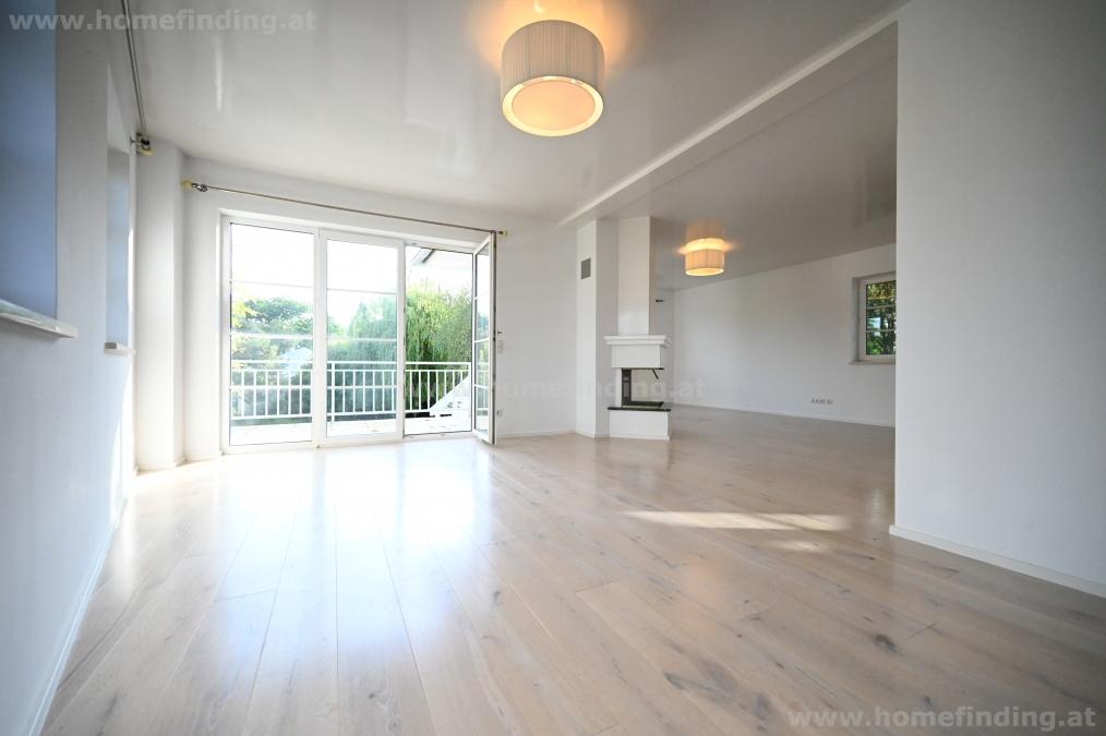 great house with pond I walking distance to AIS