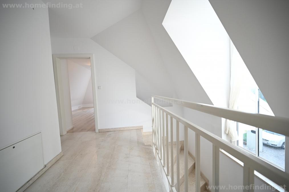 great house with pond I walking distance to AIS