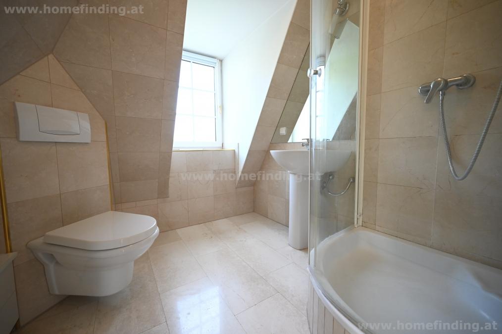 great house with pond I walking distance to AIS