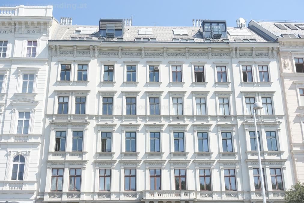 old style apartment close to  Karlsplatz