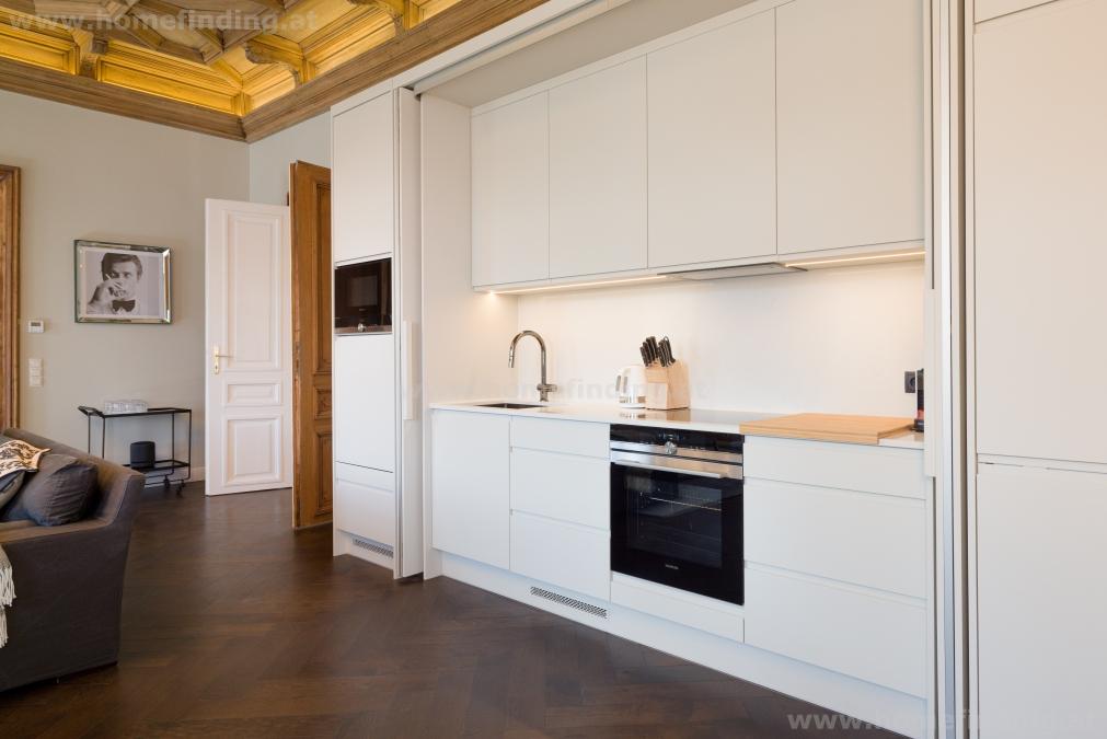 expat flat: möbliert: Luxus Apartment mit 3 Schlafzimmern + Terrasse