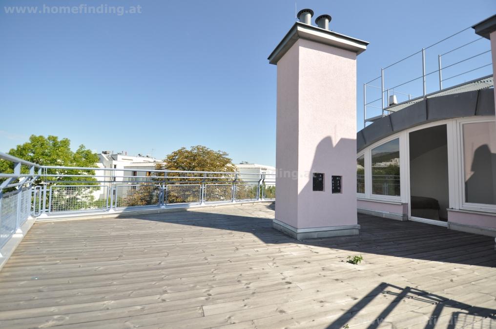 Erstbezug: saniertes Penthouse mit großer Terrasse I Roter Berg