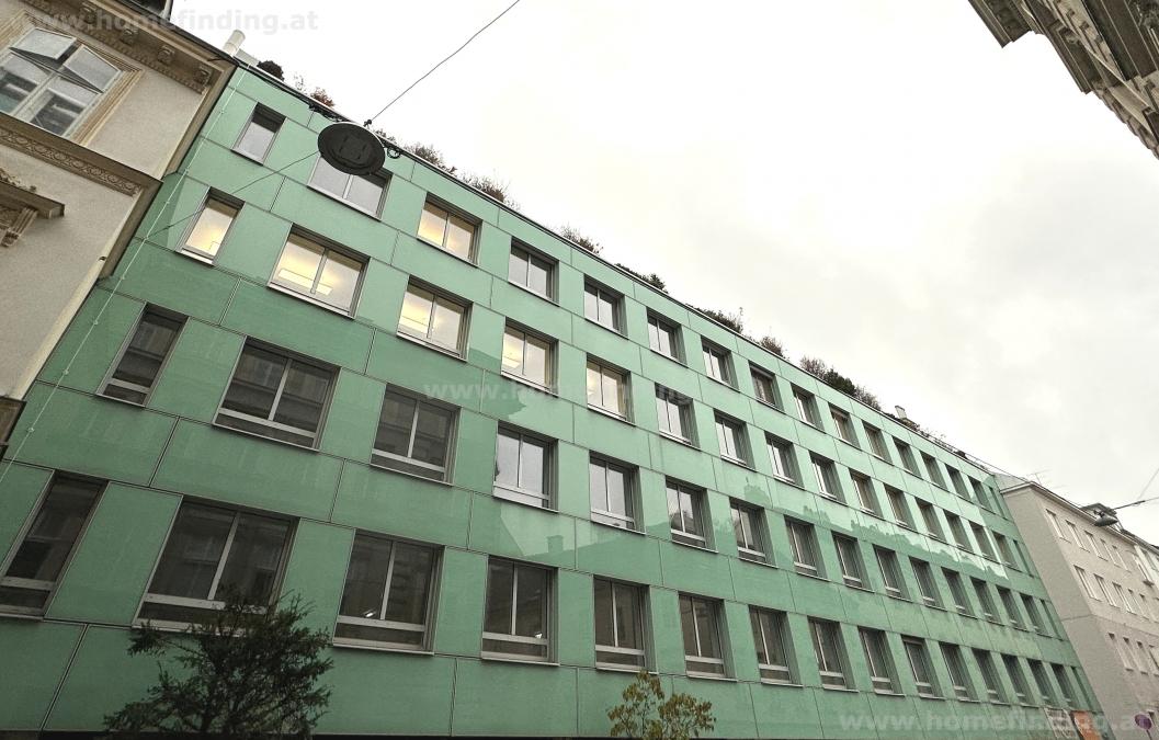 Refurbished office with loggia near Wiedner Hauptstraße