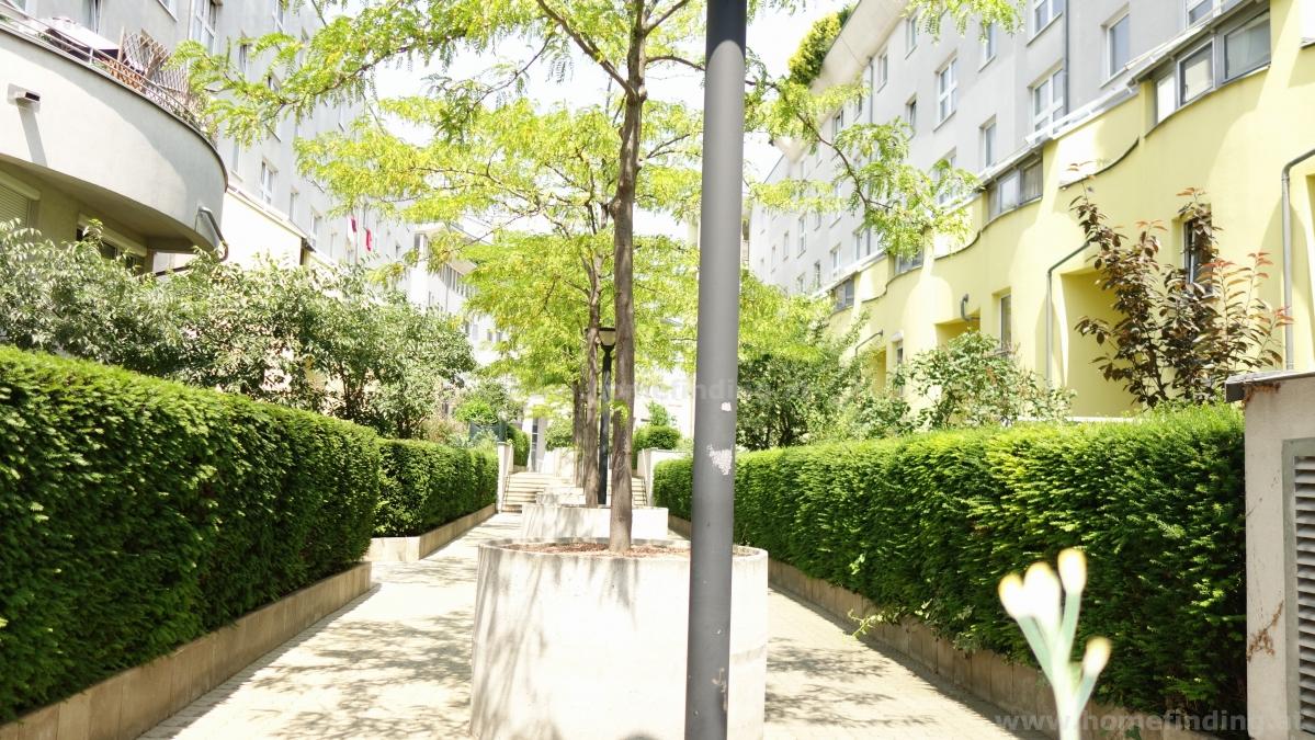 2 rooms with loggia - close to Rochusmarkt