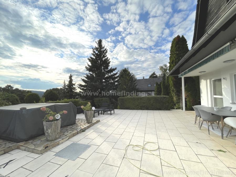 Einfamilienhaus mit Pool und schönem Blick / Wohnen am Ölberg