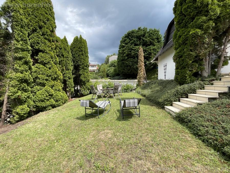 Einfamilienhaus mit Pool und schönem Blick / Wohnen am Ölberg