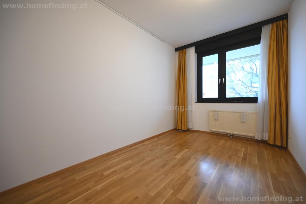 Grünruhelage: helle 4 Zimmerwohnung mit Loggia, Sauna und Pool -  befristet