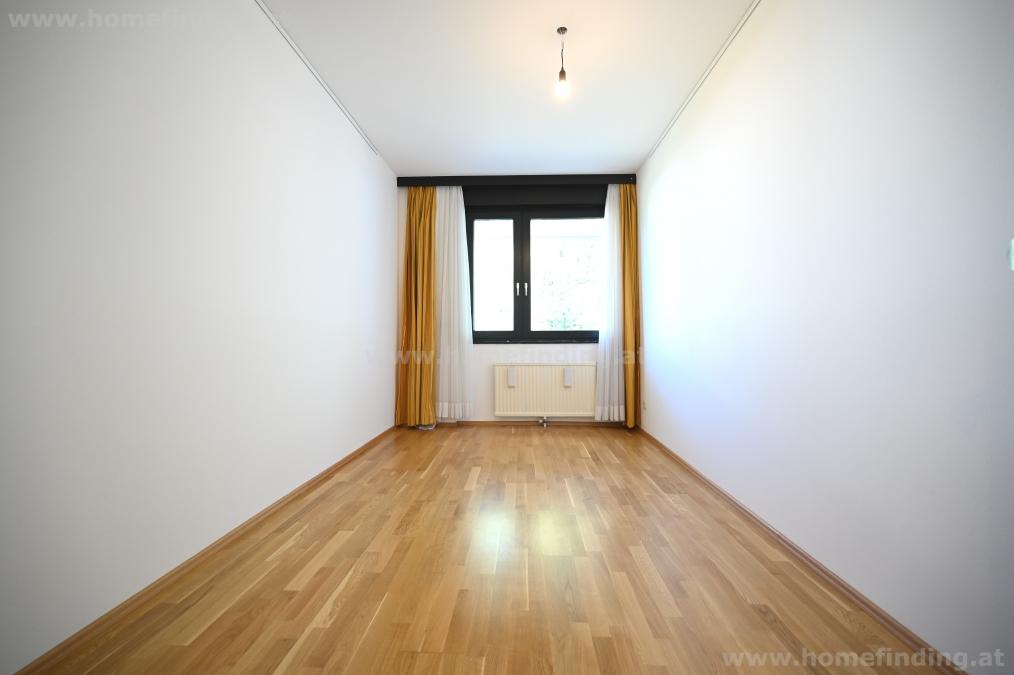 Wohnen mit Pool: moderne 4 Zimmerwohnung mit Loggia, Sauna, Garage