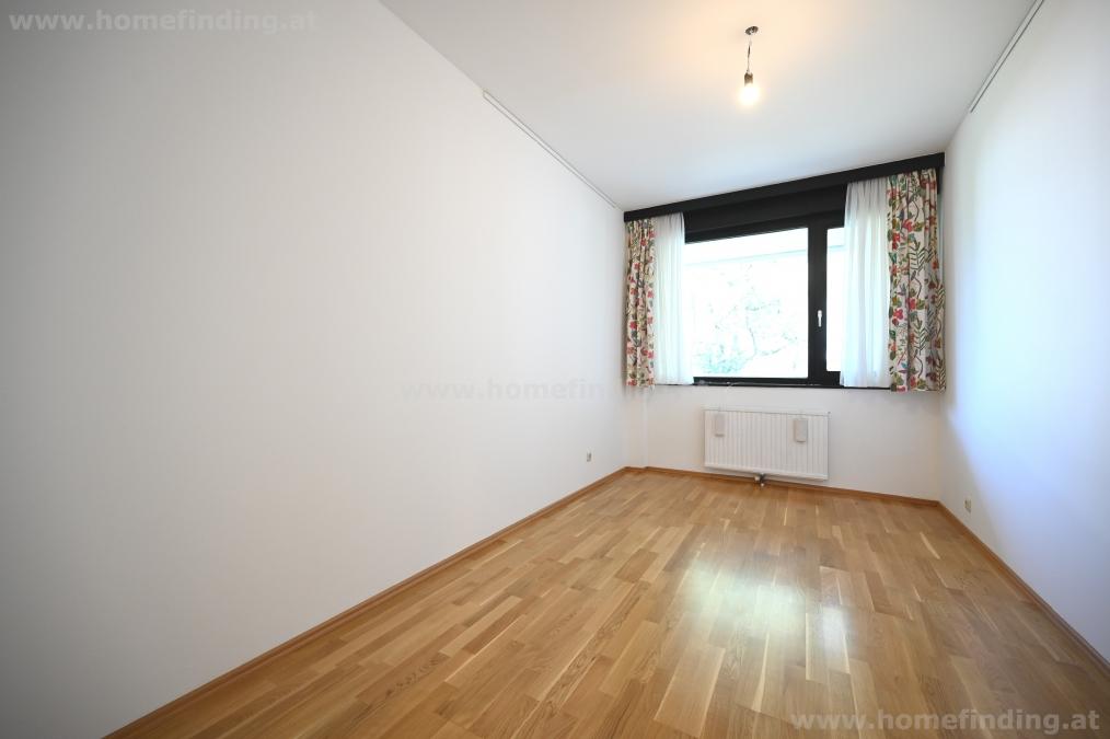Wohnen mit Pool: moderne 4 Zimmerwohnung mit Loggia, Sauna, Garage