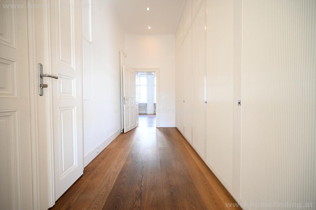 bright oldstyleapartment (1 bedroom) close to Burggarten