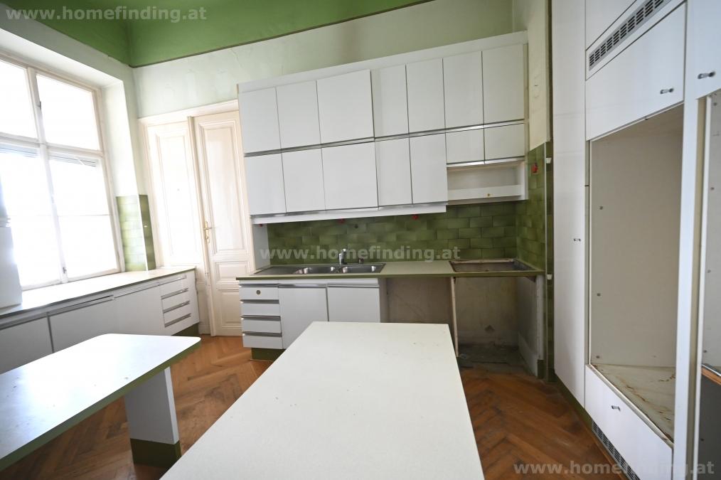 COMING SOON: riesiger Balkon mit Grünblick, ca 180m² WFL, renovierungsbedürftig
