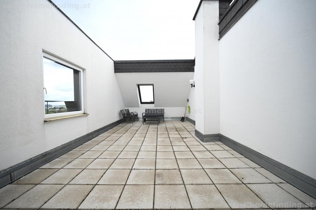 schöne Terrassenwohnung mit Indoor-Pool + Garage