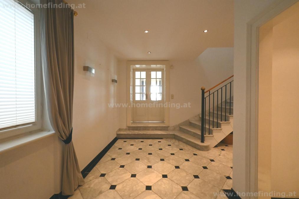great apartment with roof terrace close to Parlament