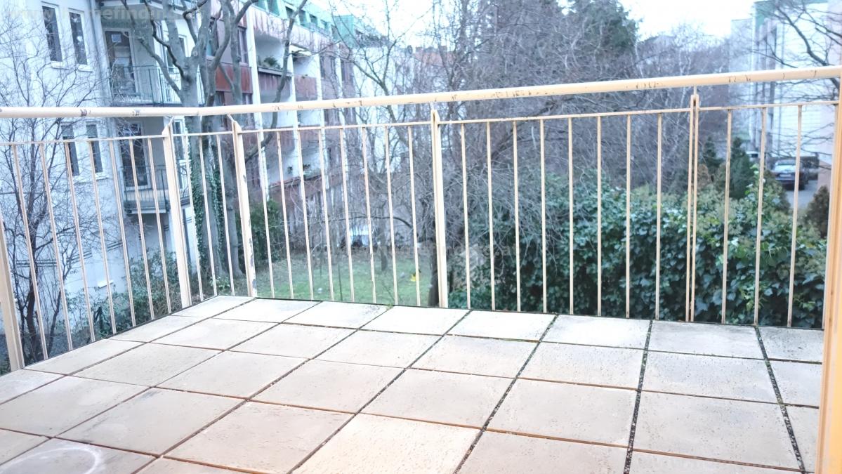 4 rooms with balcony, close to U4/ Streckerpark