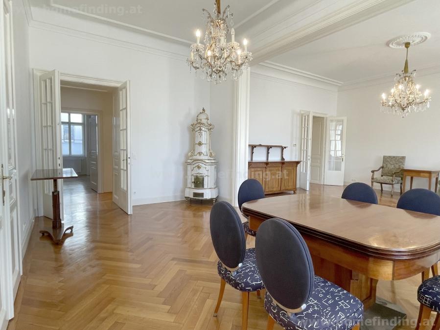 apartment with 3 bedrooms near Parlament/ Rathaus