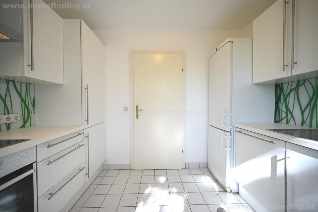 helle 4-Zimmerwohnung mit Balkon und Eigengarten - befristet