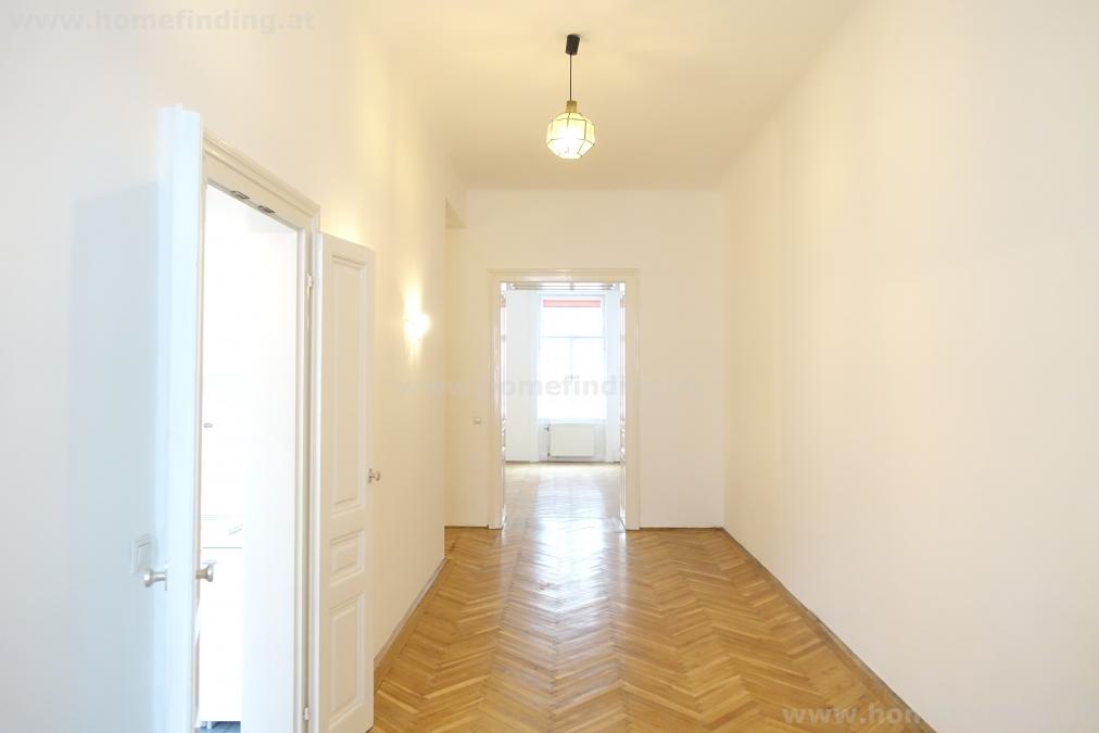 nice old Viennese apartment in the city
