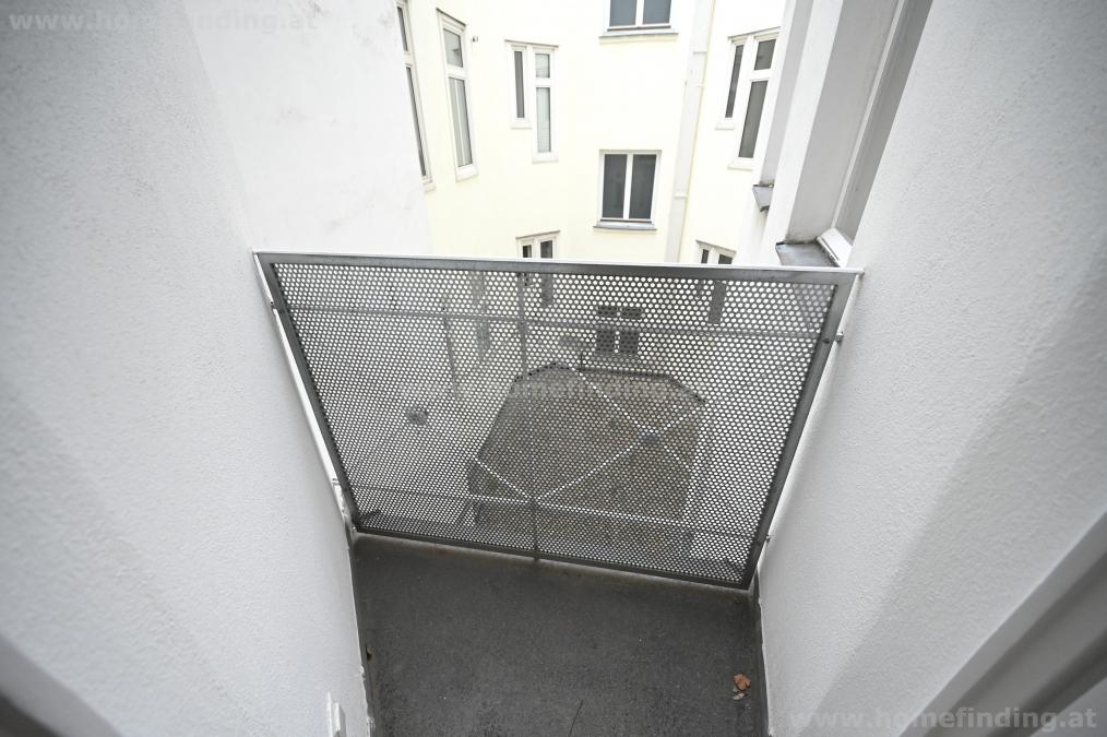 helle Altbauwohnung / 3 Schlafzimmer - unbefristet